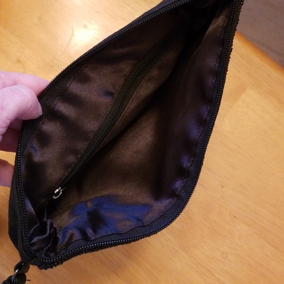 Handmade beaded clutch - Picture 3 of 3